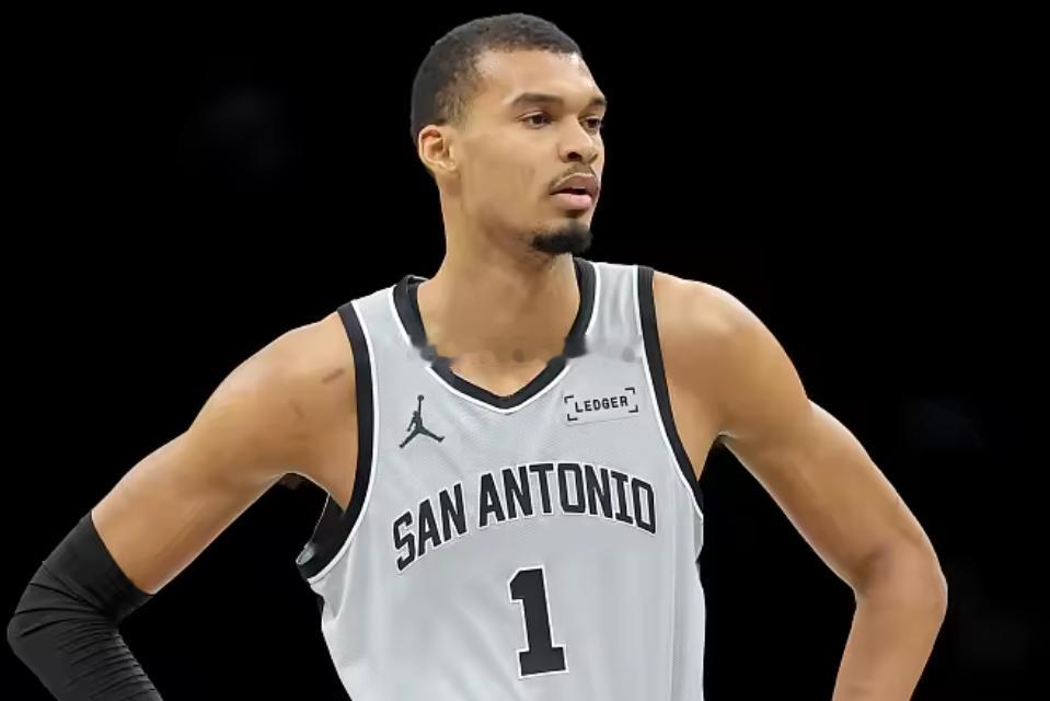 NBA常规赛继续进行，马刺客场132-104大胜国王。本场比赛，文班亚马出战了2