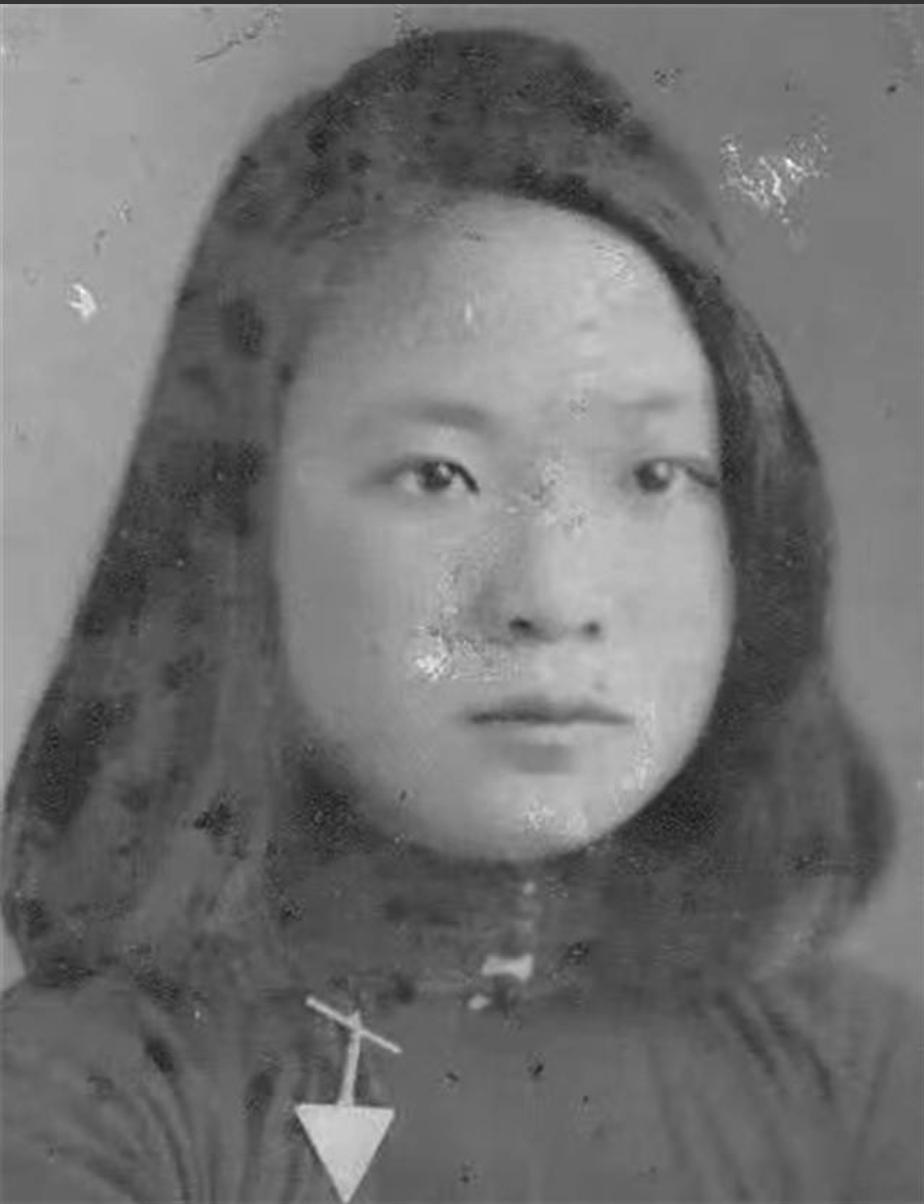 陈布文17岁嫁张仃，生6子女，为家放弃事业，相伴50年，丈夫移情别恋，65岁的她