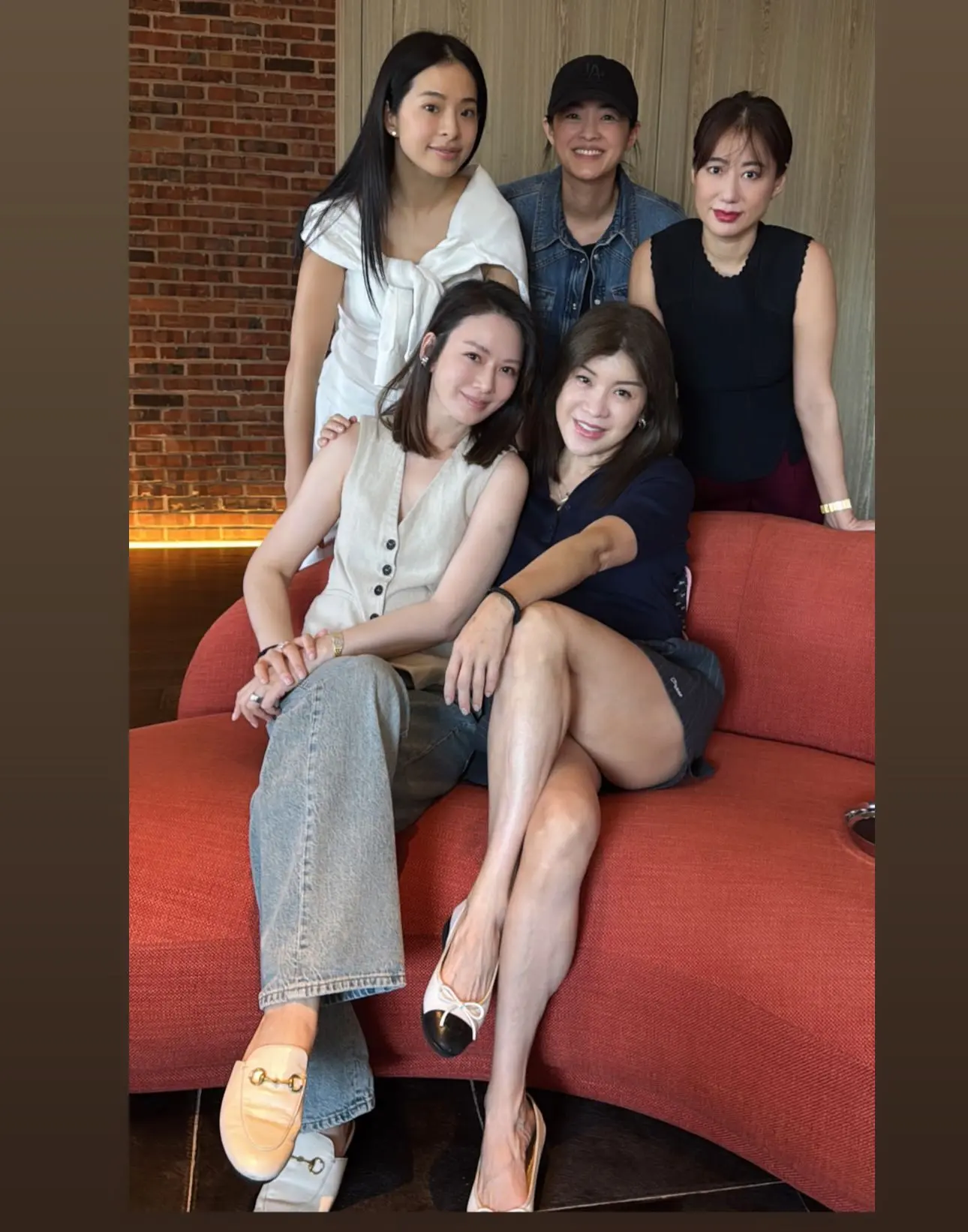 melody和王伟忠老婆聚会。