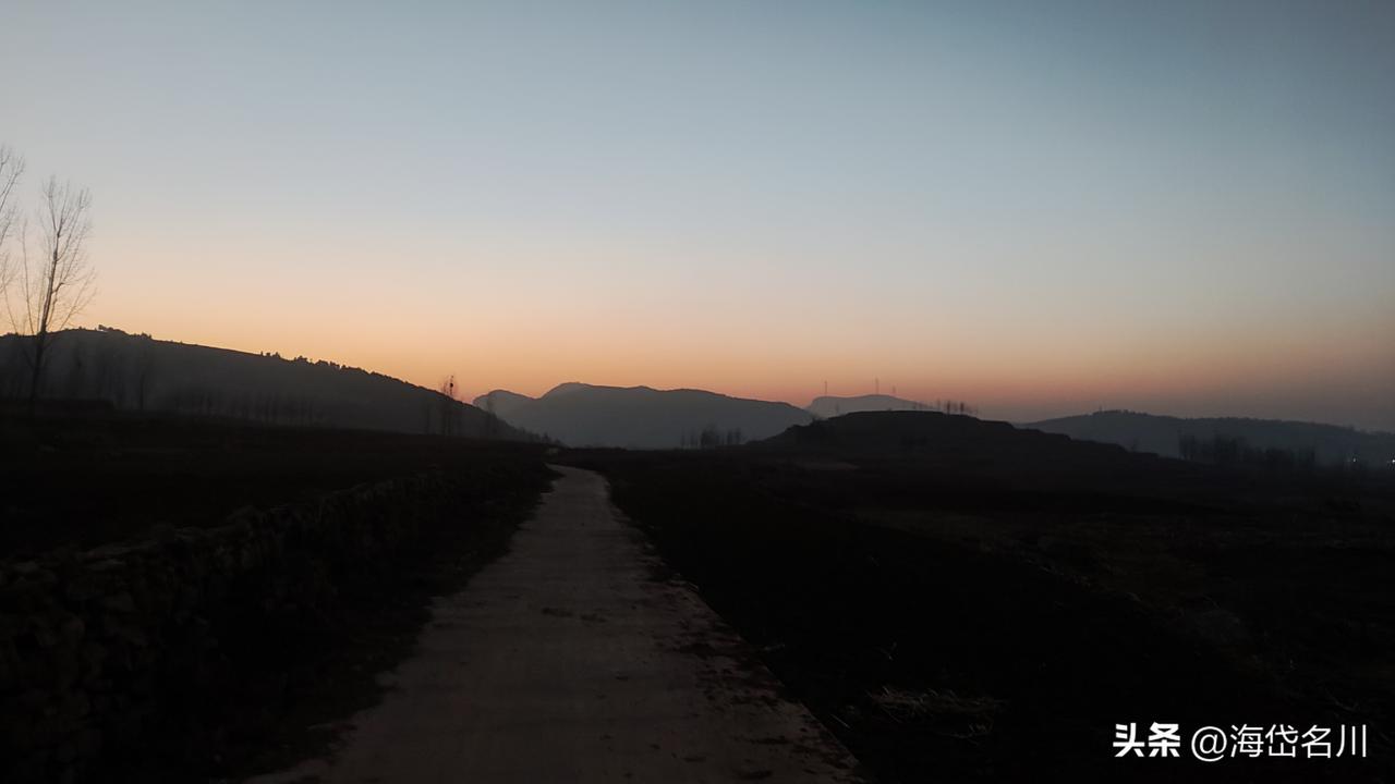 竹本无心却节外生枝，藕虽有孔却出淤泥而不染，人生如梦却梦不随人愿，到了一定的年龄