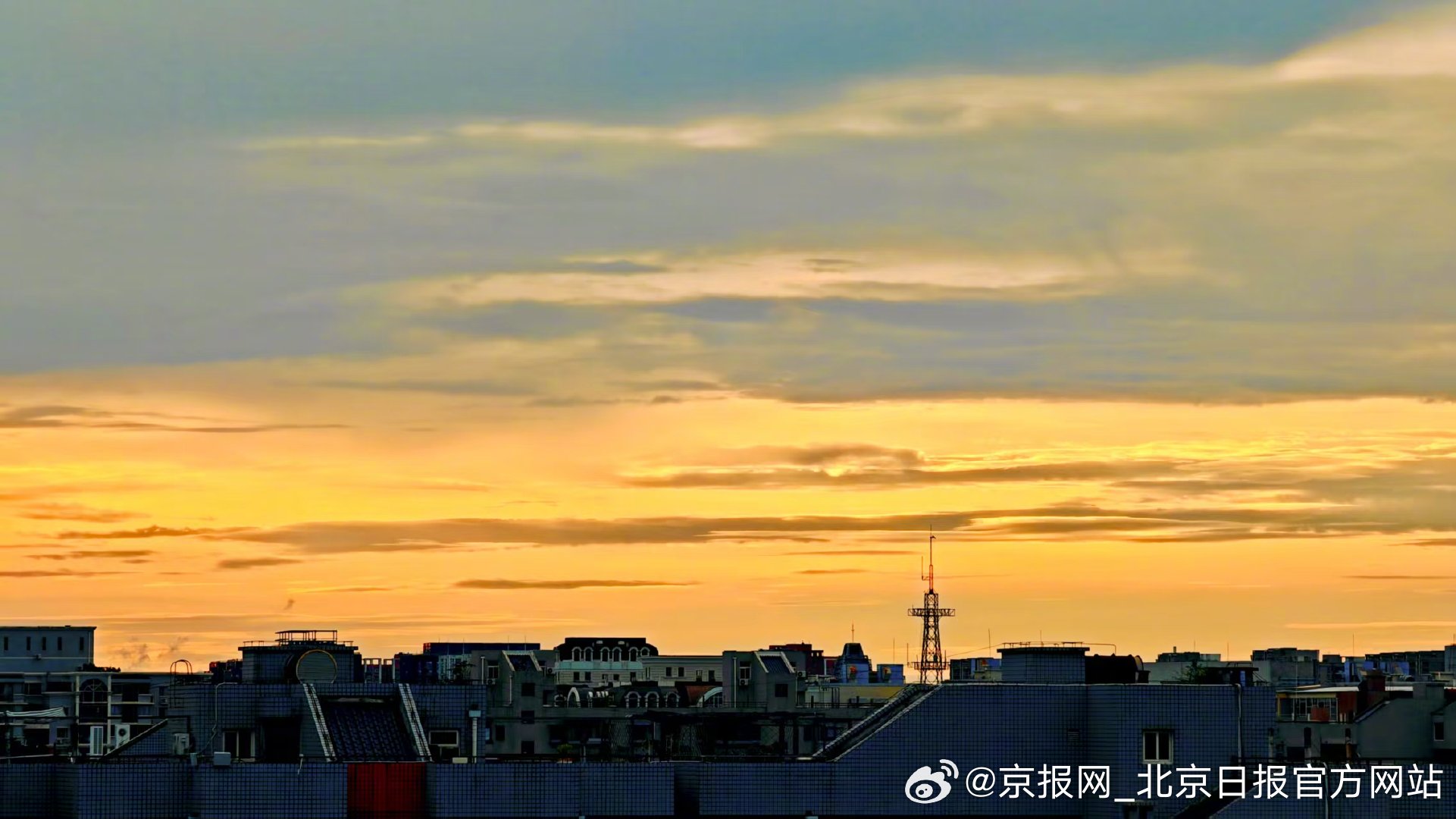 【大片来袭！#今天北京真好看#】#北京雨后朝霞幸福感拉满了# 8月28日清晨，雨