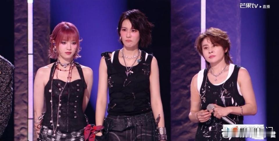 浪姐 T3航站楼浪姐 T3航站楼，奶T 、台T、铁T分别对应着黄灿灿，曾沛慈，王