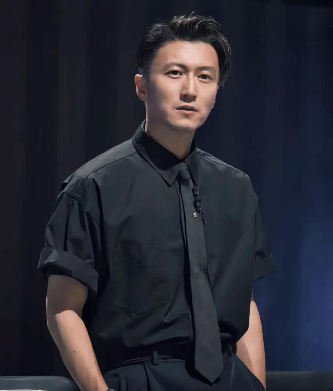 别总羡慕“星二代”生来就含着金汤匙，谢霆锋这张“富二代”名片背后，其实贴满了催命