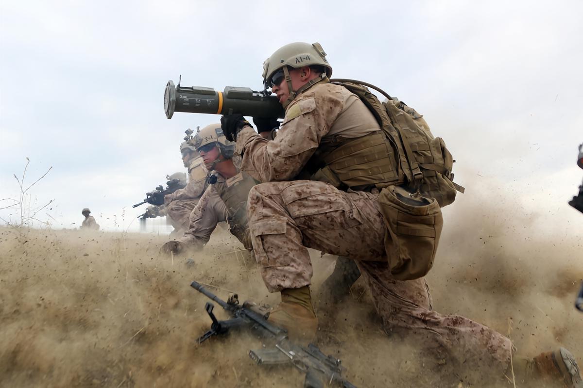 每天认识一件兵器 AT-4反坦克火箭筒AT-4反坦克火箭筒是瑞典萨博·博福斯动力