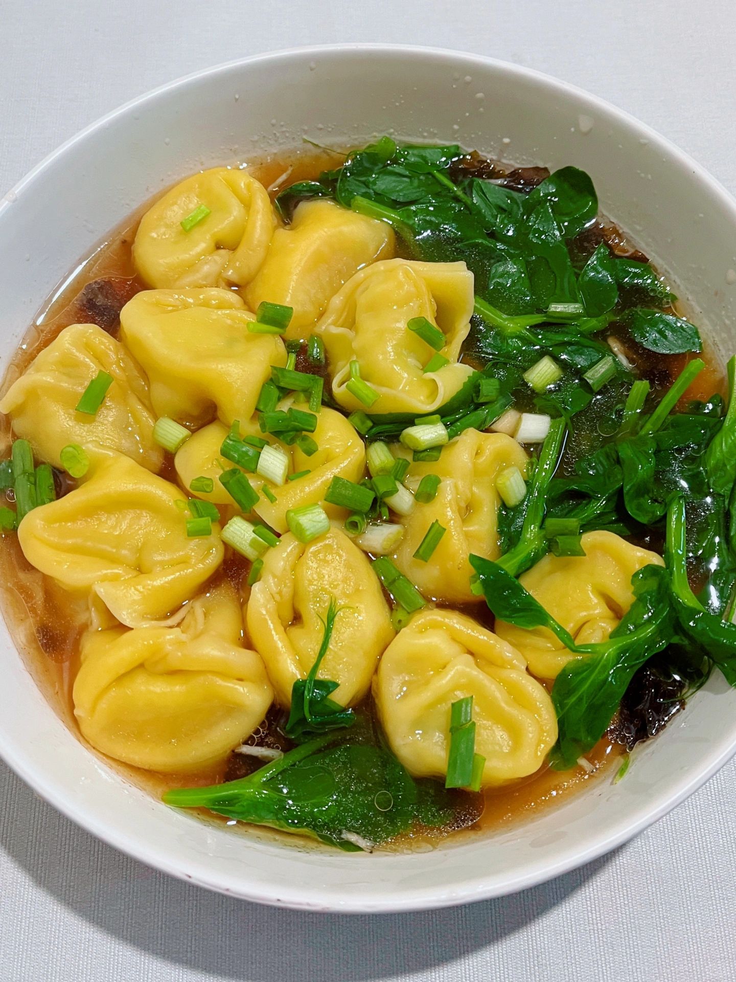 今天吃什么？超暖胃的豌豆尖玉米抱鳕鱼馄饨