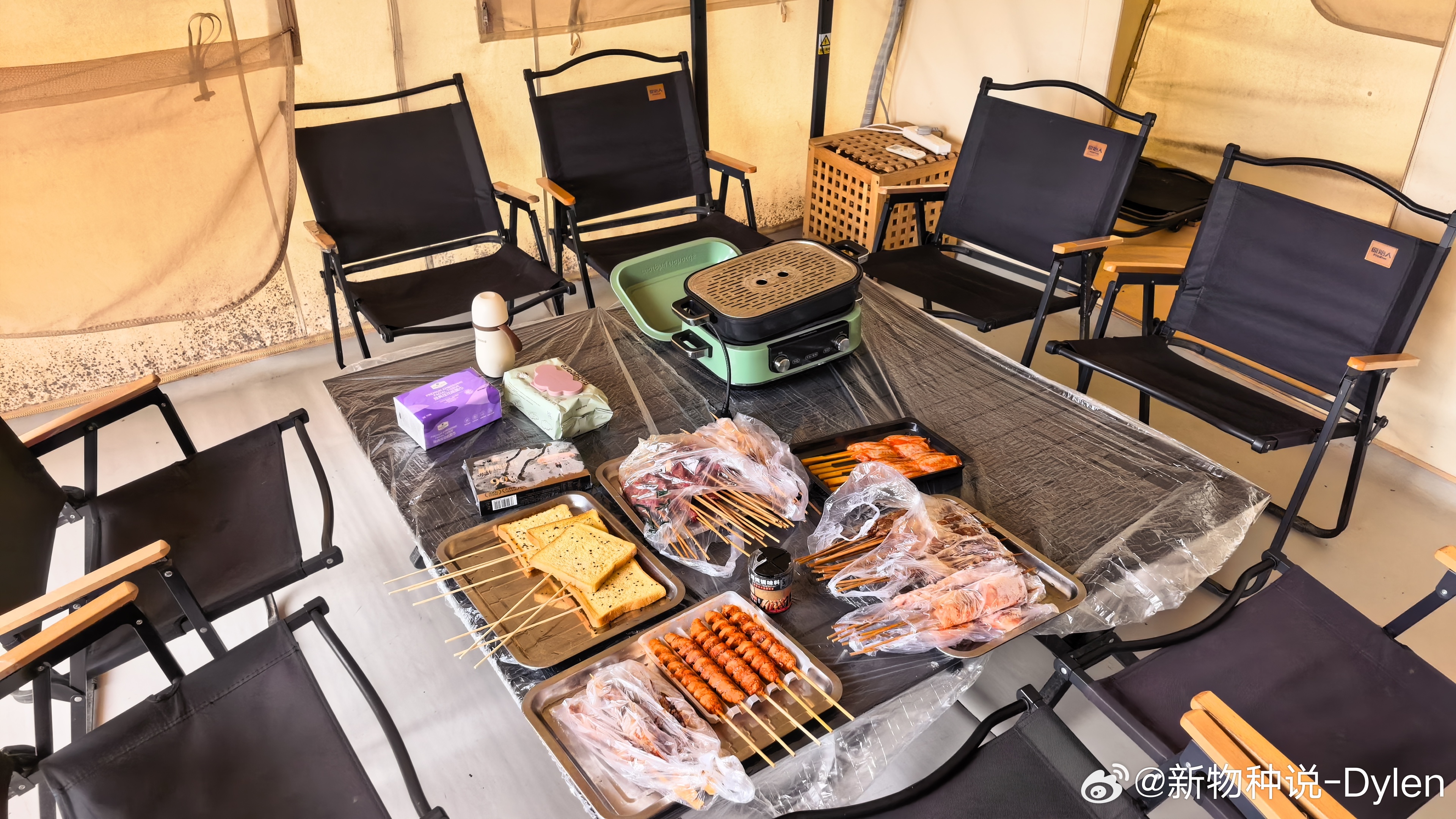 文化中国行一起过端午端午节户外烧烤怎么说，吹吹小风，吃个烧烤，再整个肉粽，人生惬