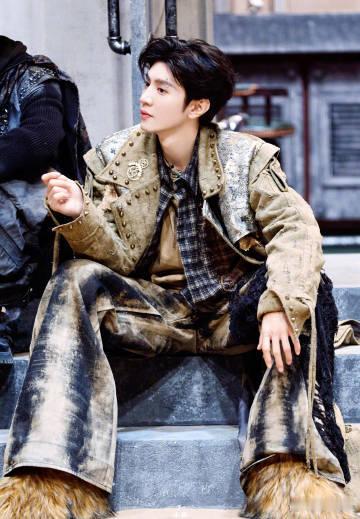 陈哲远录一次记一辈子 谁懂啊，陈哲远把临时纹身贴当成终身纪念，剧情结束搭档更换，