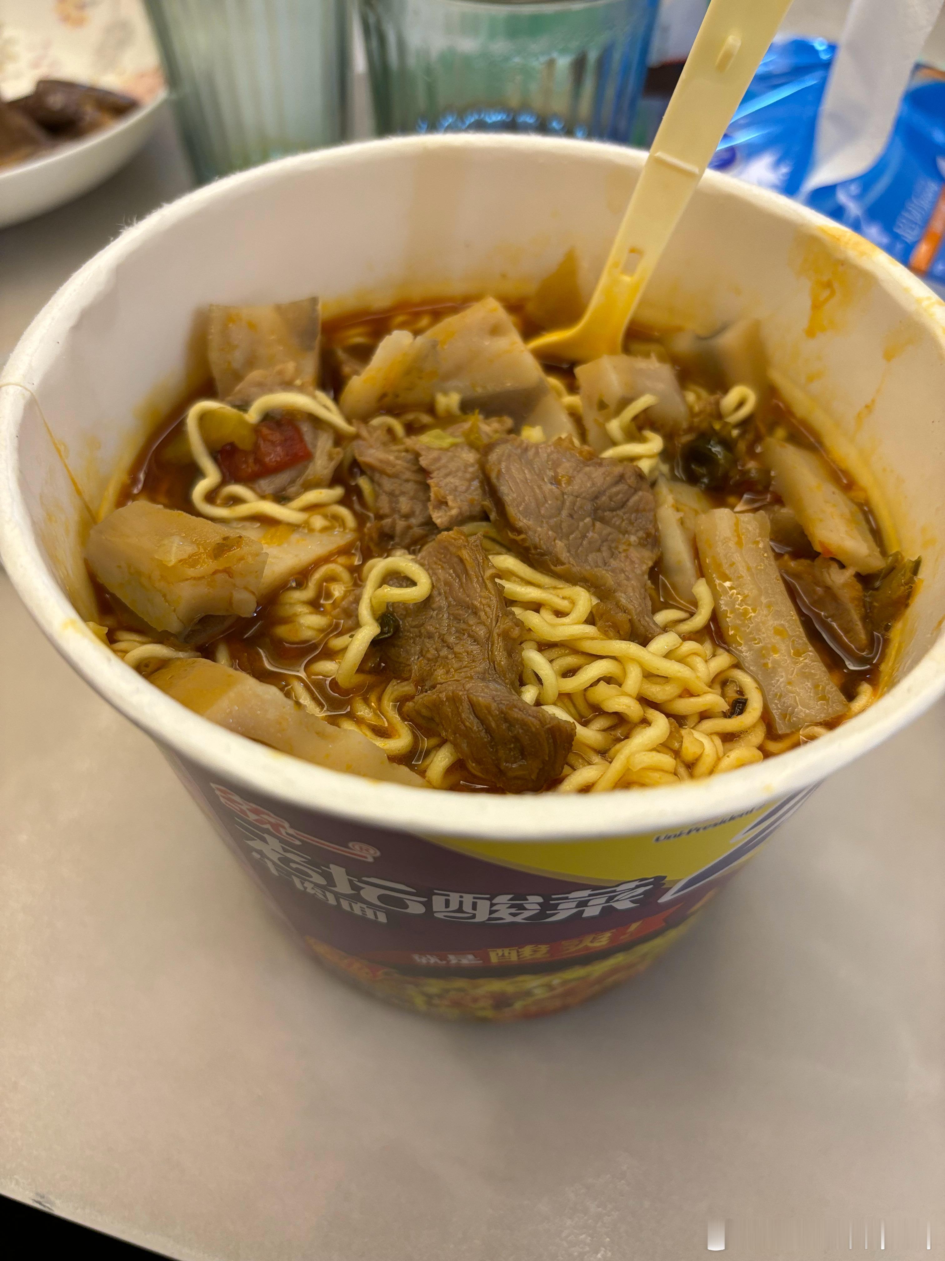 天呐！方便面里面居然真的有牛肉[doge][doge][doge] ​​​