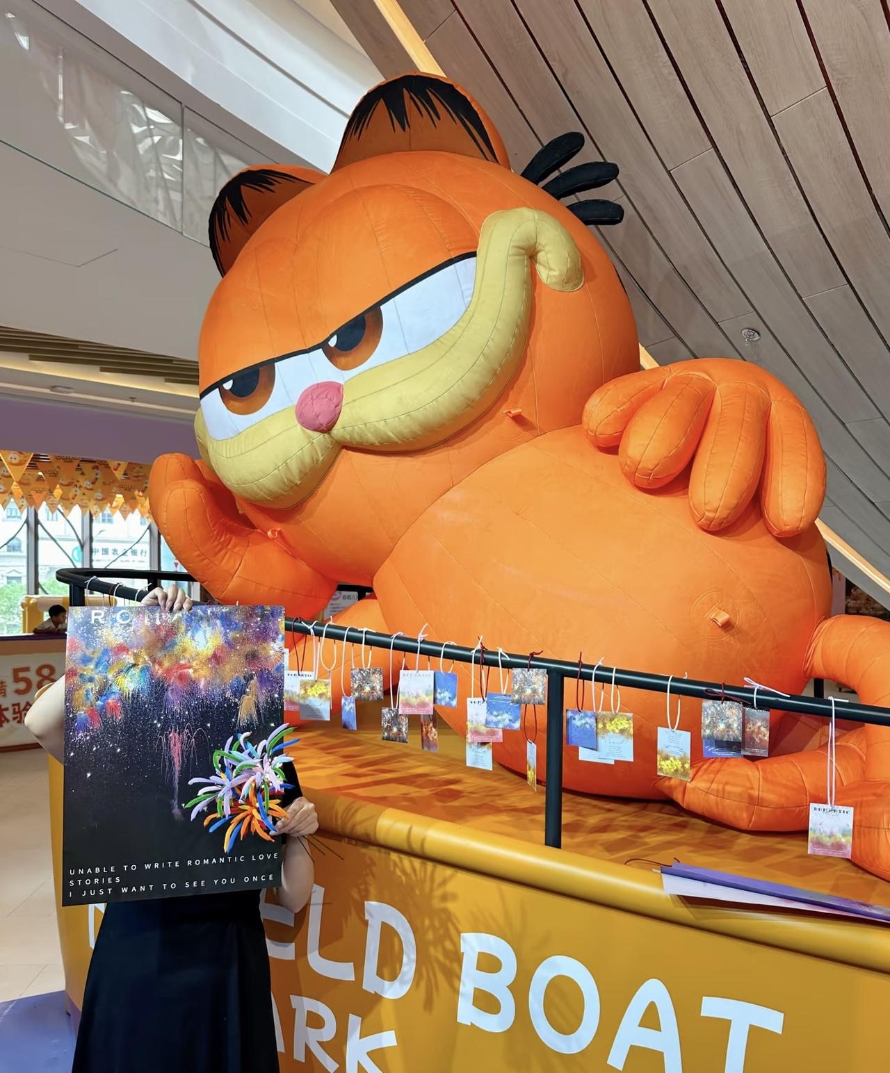 不接吧，万一是快递小哥呢？万一是孩子老师呢？万是真有急事找你的人呢？

接吧，十