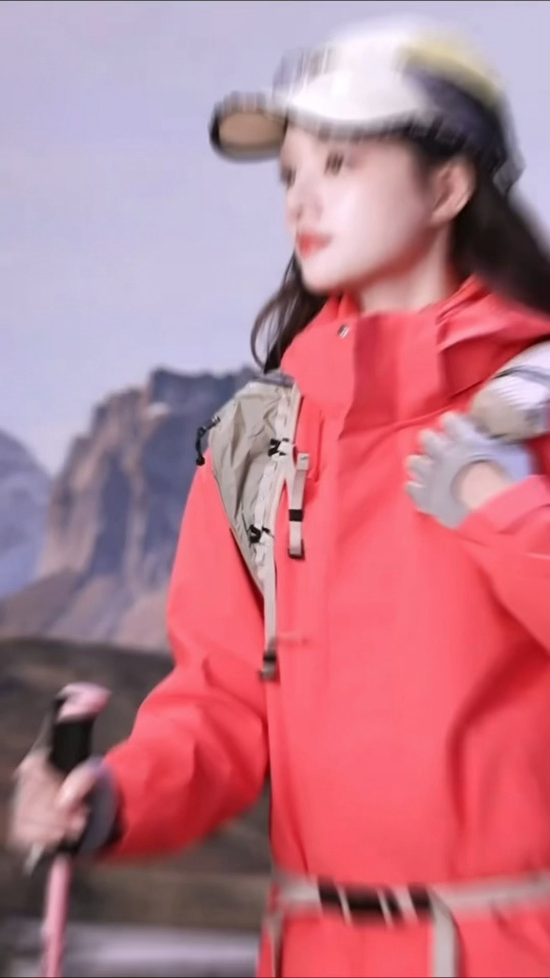 任敏反季夏日ootd任敏夏天穿羽绒服谁懂这个反差感！任敏反季夏日羽绒服ootd，