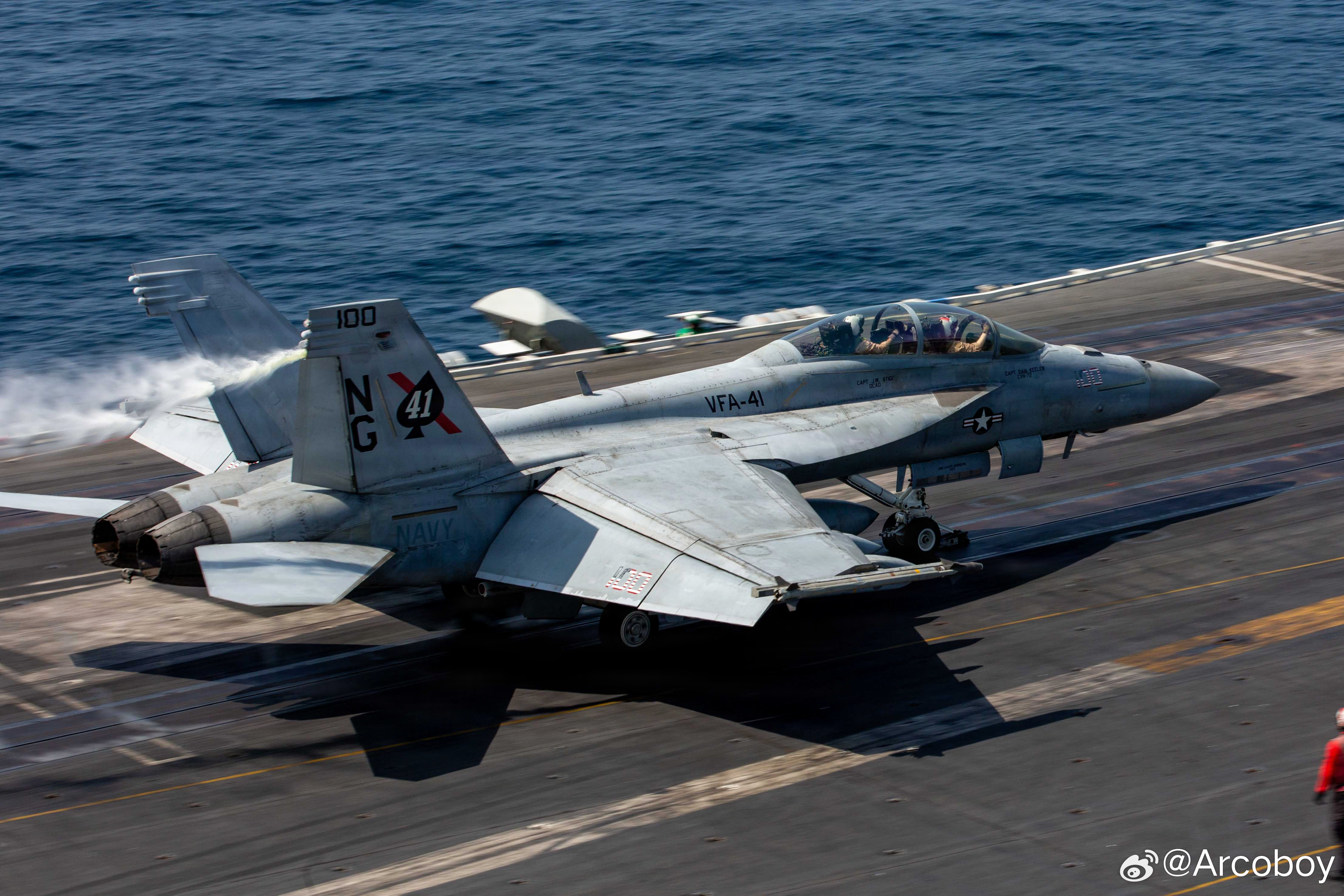 不是，你着舰怎么垂尾放油啊，咋的，复飞的时候开加力烧甲板吗网页链接