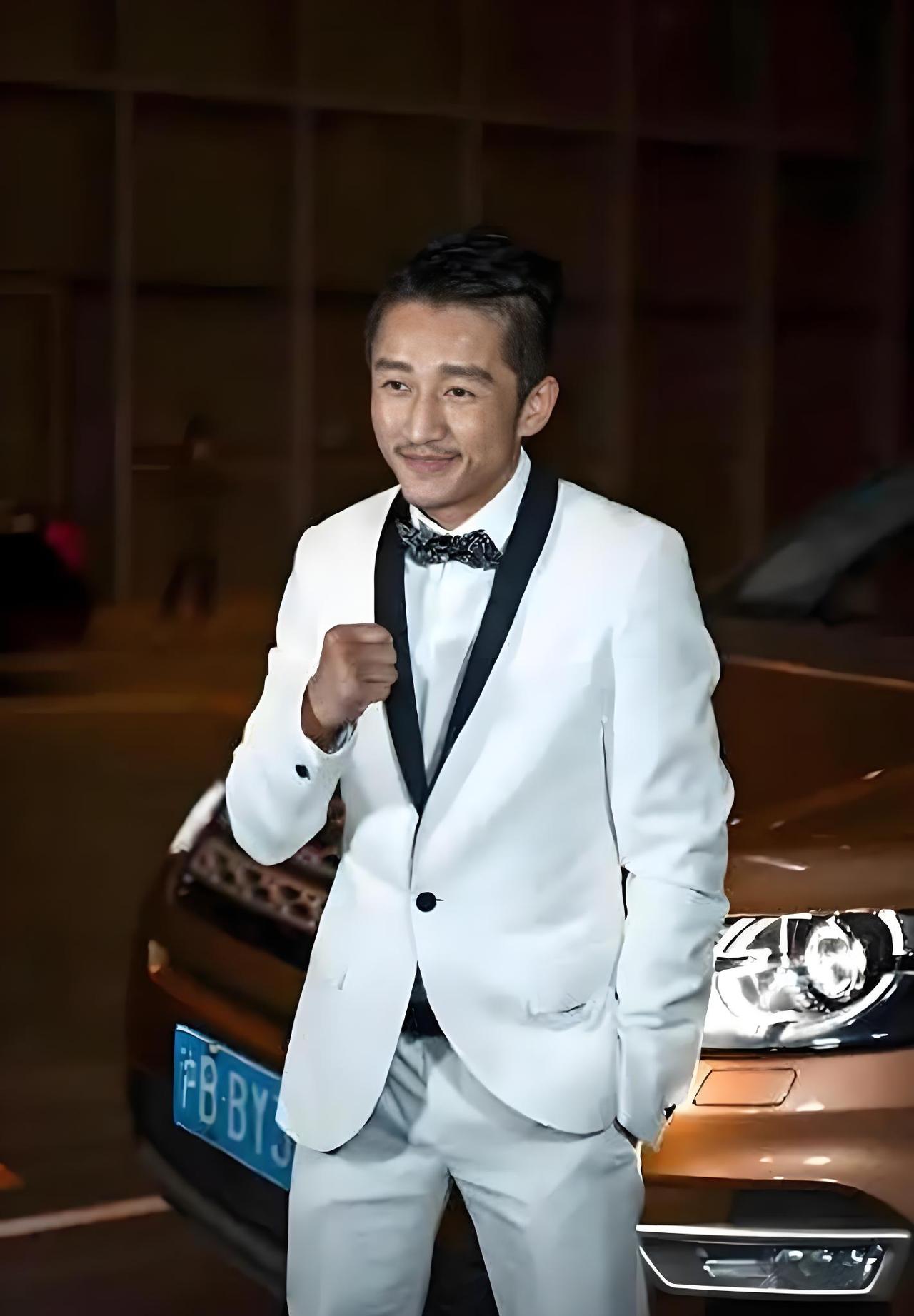 终于知道！
邹市明为啥越混越惨了。
原因很简单，不是他打拳不行，也不是他名气不够