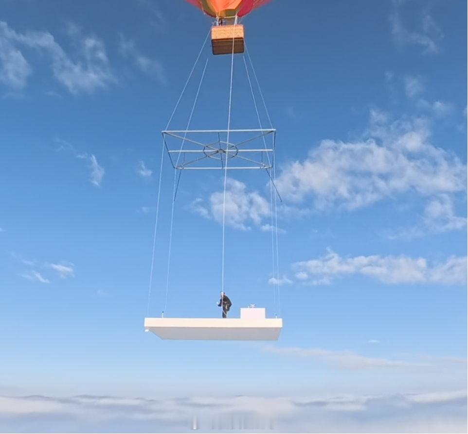 【影石把发布会搬上1500米云端】小孩被全景无人机虚拟座舱惊呆  12月4日晚，