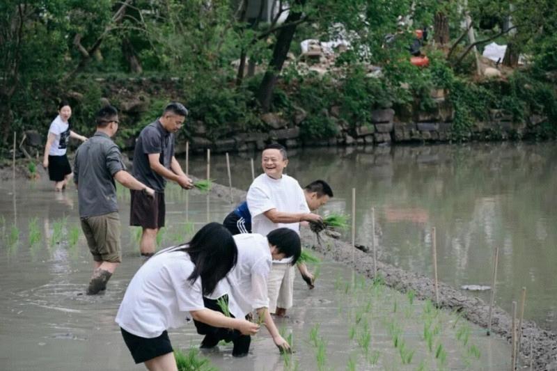 北京赵作明博士/律师 : 继续培育、夯实中国企业家精神，依法全面护航企业家队伍。