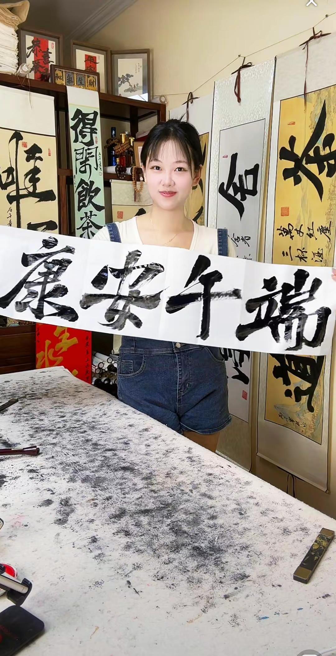 感谢两位美女老师发来的端午节祝福！