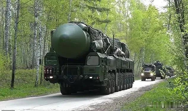 乌军无人机公然空袭民用客车，5名平民含孩童遇难，暴行突破战争底线。

 
俄乌冲