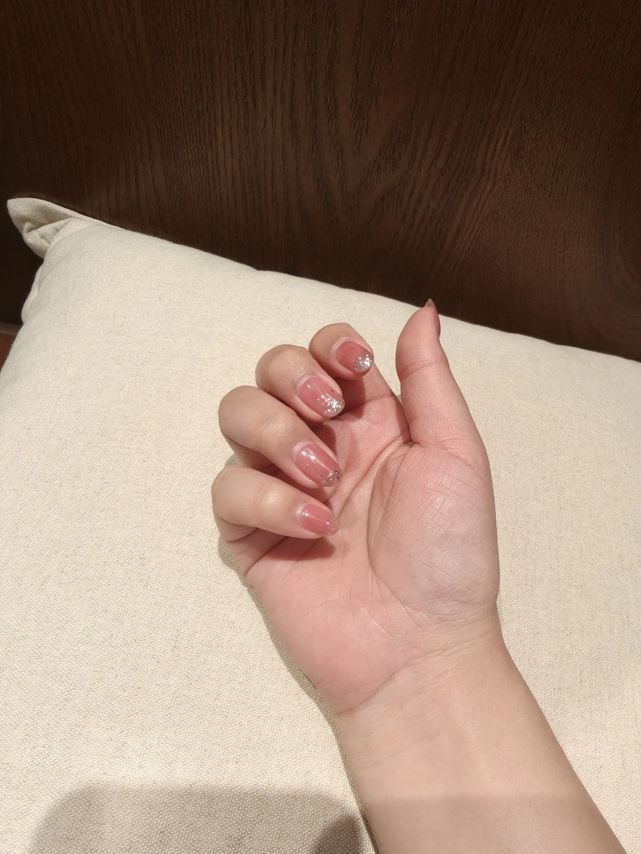 切，这个世界谁还不是看你行为?口头的言之凿凿，信誓旦旦，言语糖果试探，终究抵不过