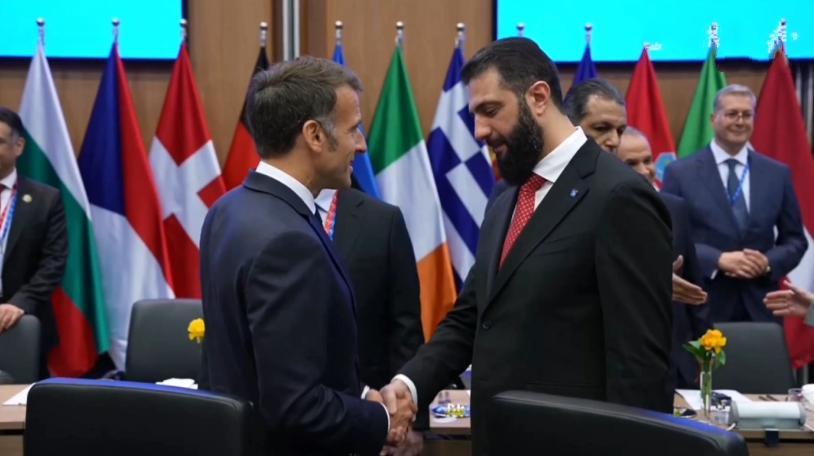 马克龙现身欧盟与南方邻国峰会，还与叙利亚临时总统朱拉尼握手问候！

4月23日，