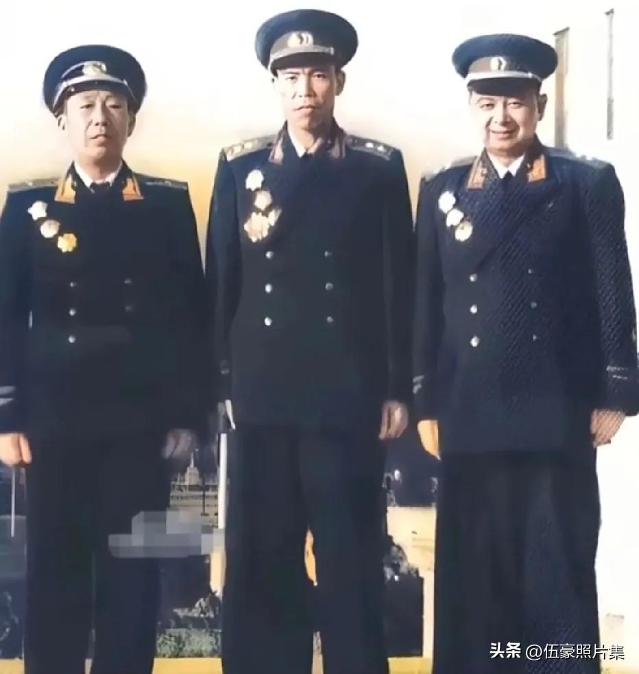 上世纪50年代，海军后勤部副部长蔡长风少将、广州军区副司令员梁兴初中将、总政治部