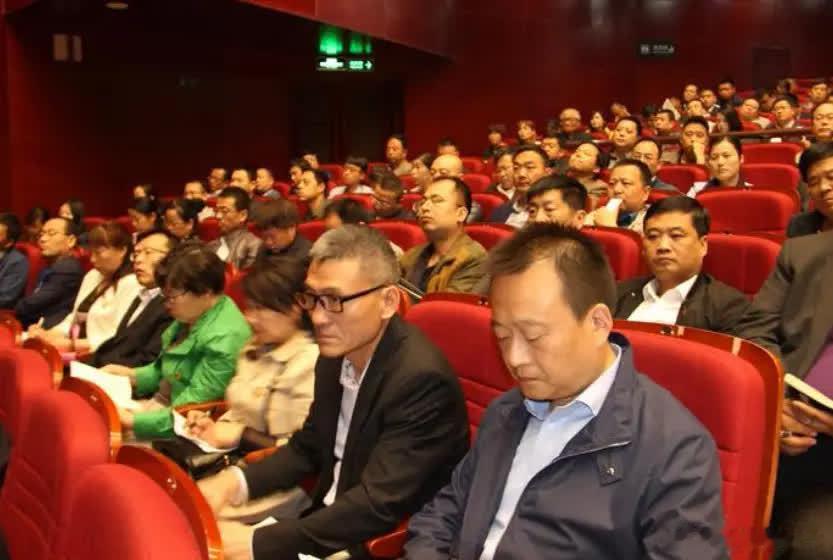 华盛顿那帮人怕是做梦都梦不到这个剧情！费尽心机把人家总统从加拉加斯绑到纽约，关了