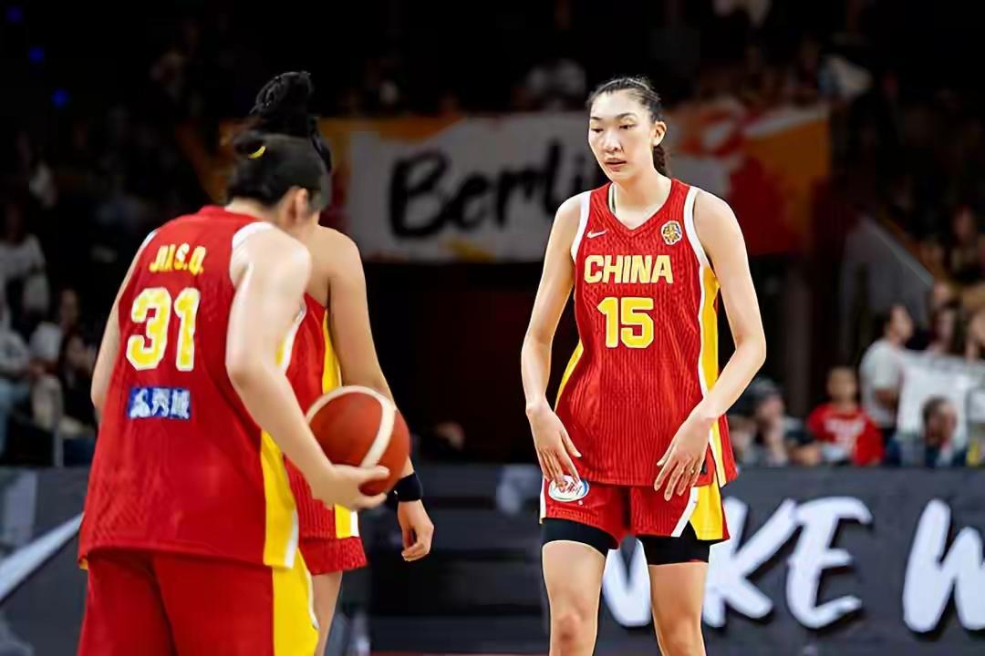 我来排一套现役中国女篮最强阵容，打美国女篮会输多少分……？

杨力维+王思雨+李