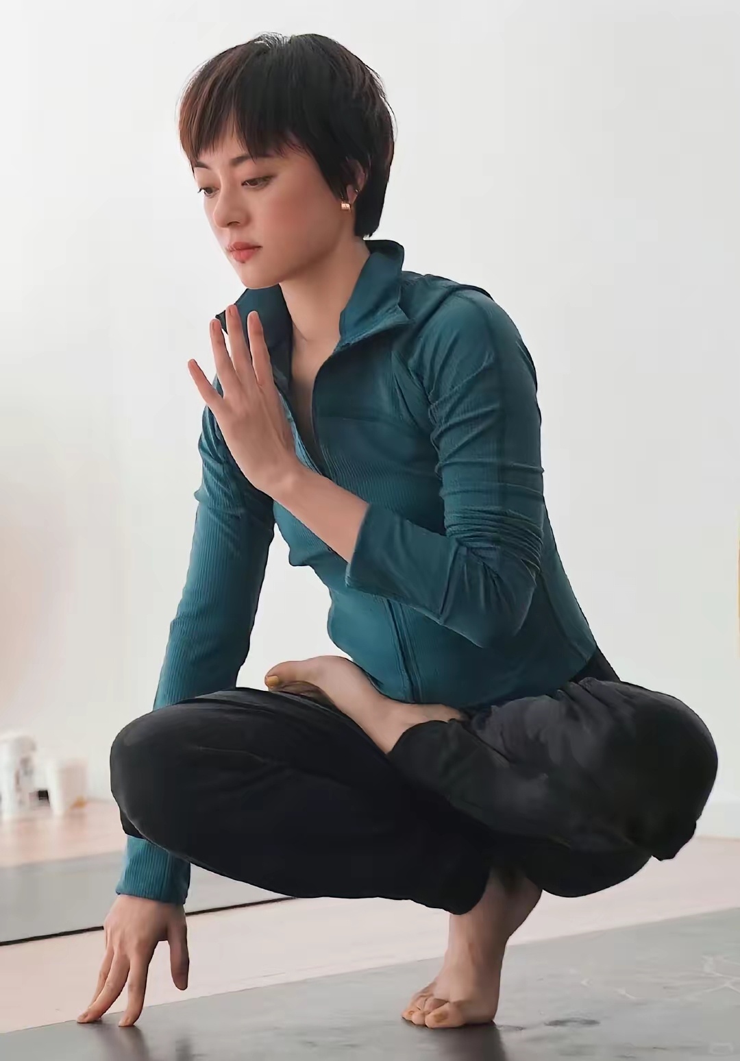孙俪的自律真的让人佩服，75分钟不间断完成108遍拜日式瑜伽，体能拉满。 ​​​