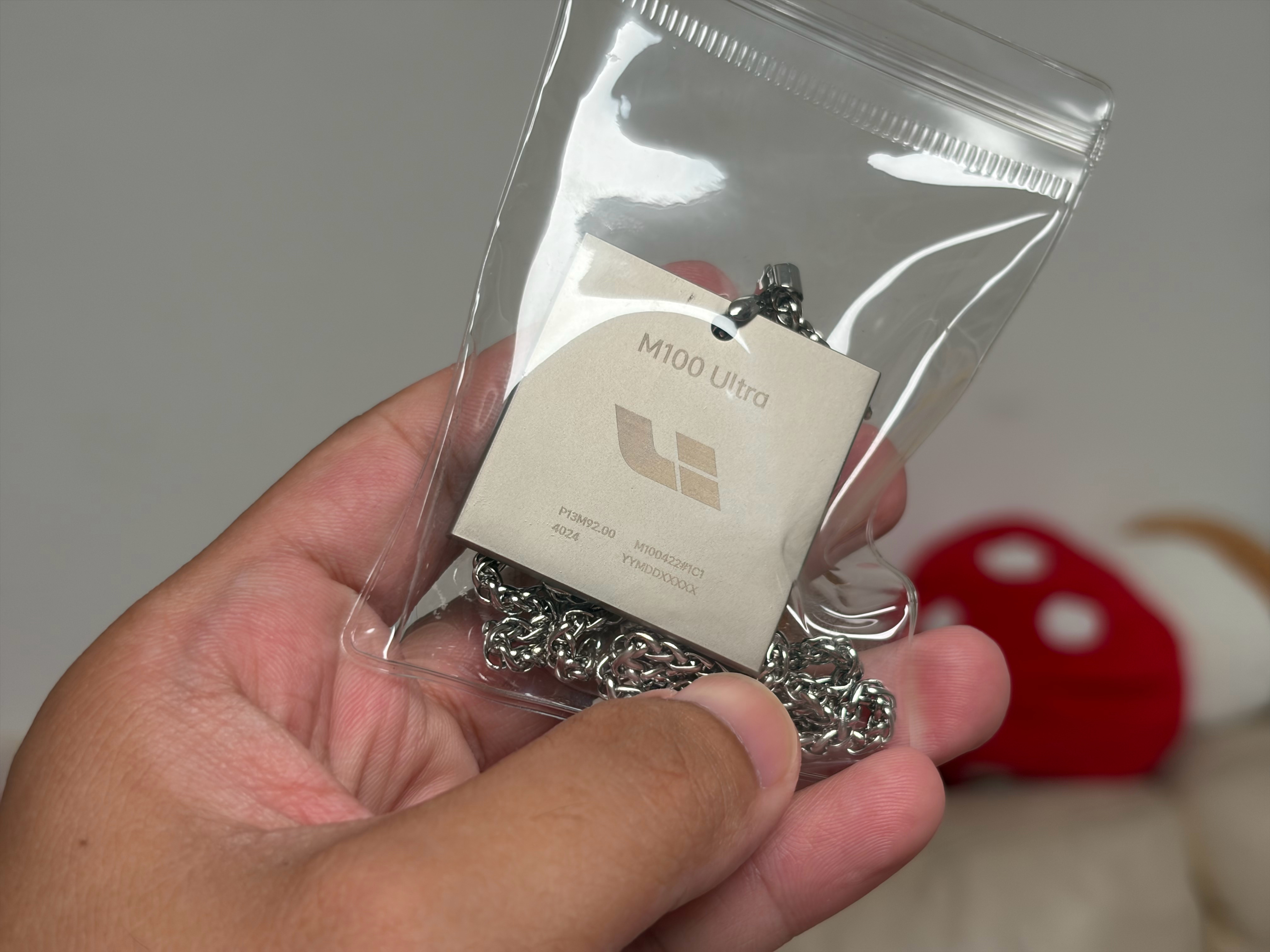 参加理想活动送的 M100 芯片挂坠，关注、点个赞抽了，感谢大家  抽奖详情