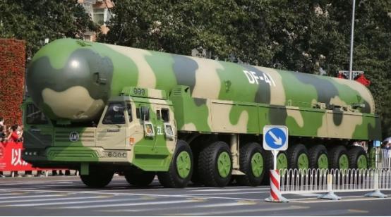 一枚东风41能直接摧毁一艘航母吗？说实话，一枚东风41想干掉十艘航母都没问题。很