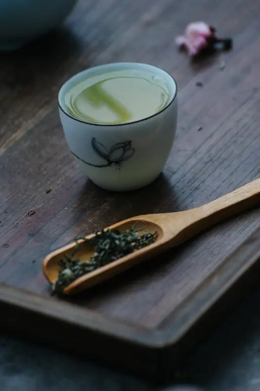 半盏清茶悟人生。