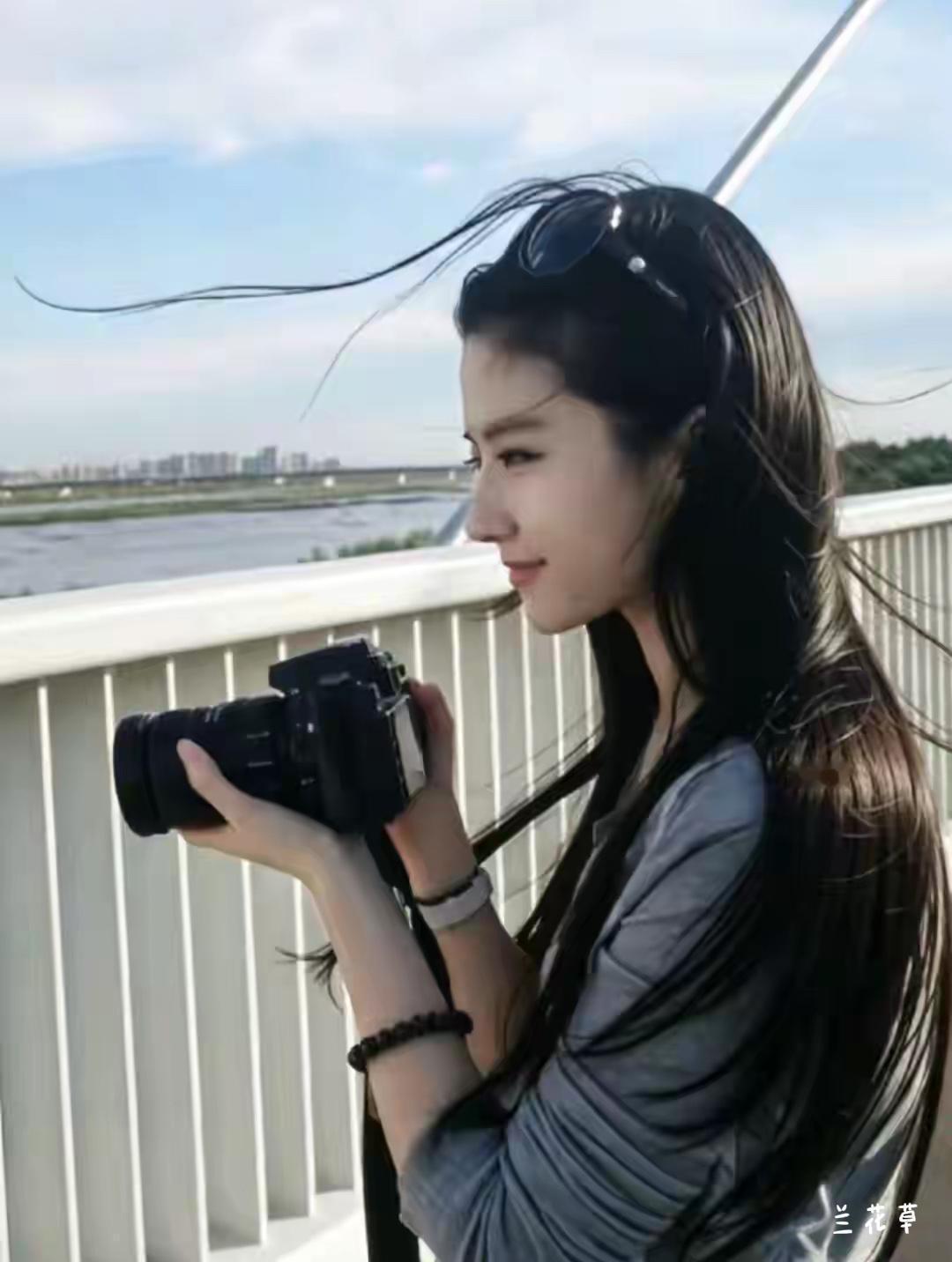 这位美女是谁？似曾相识。