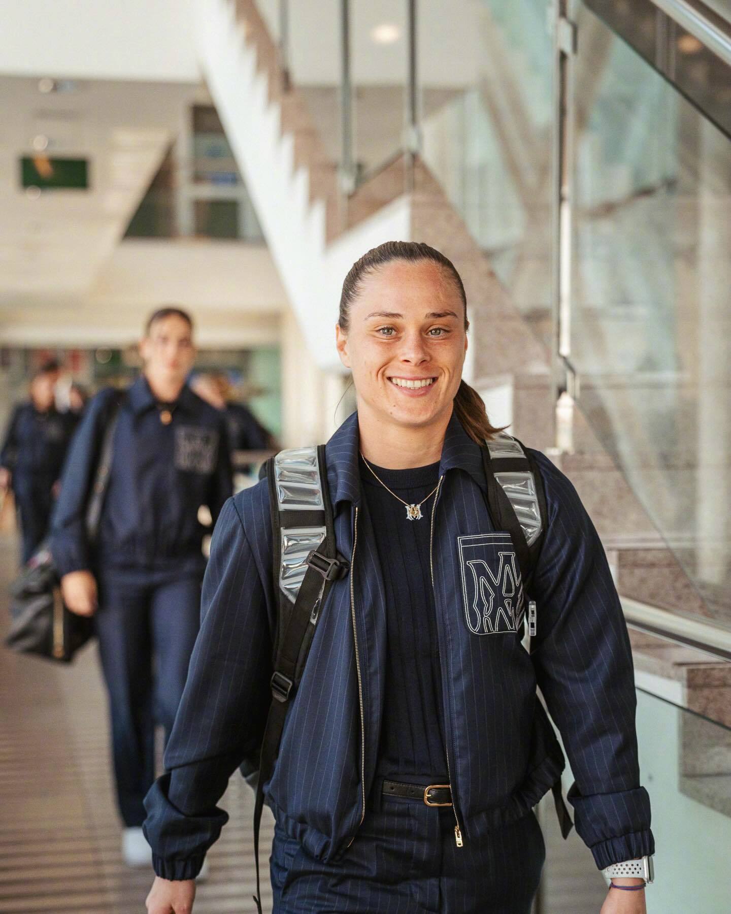 红蓝倩影 ✈️穿上AMIRI前往马德里，迎接女足欧冠1/4决赛首回合的挑战😎巴