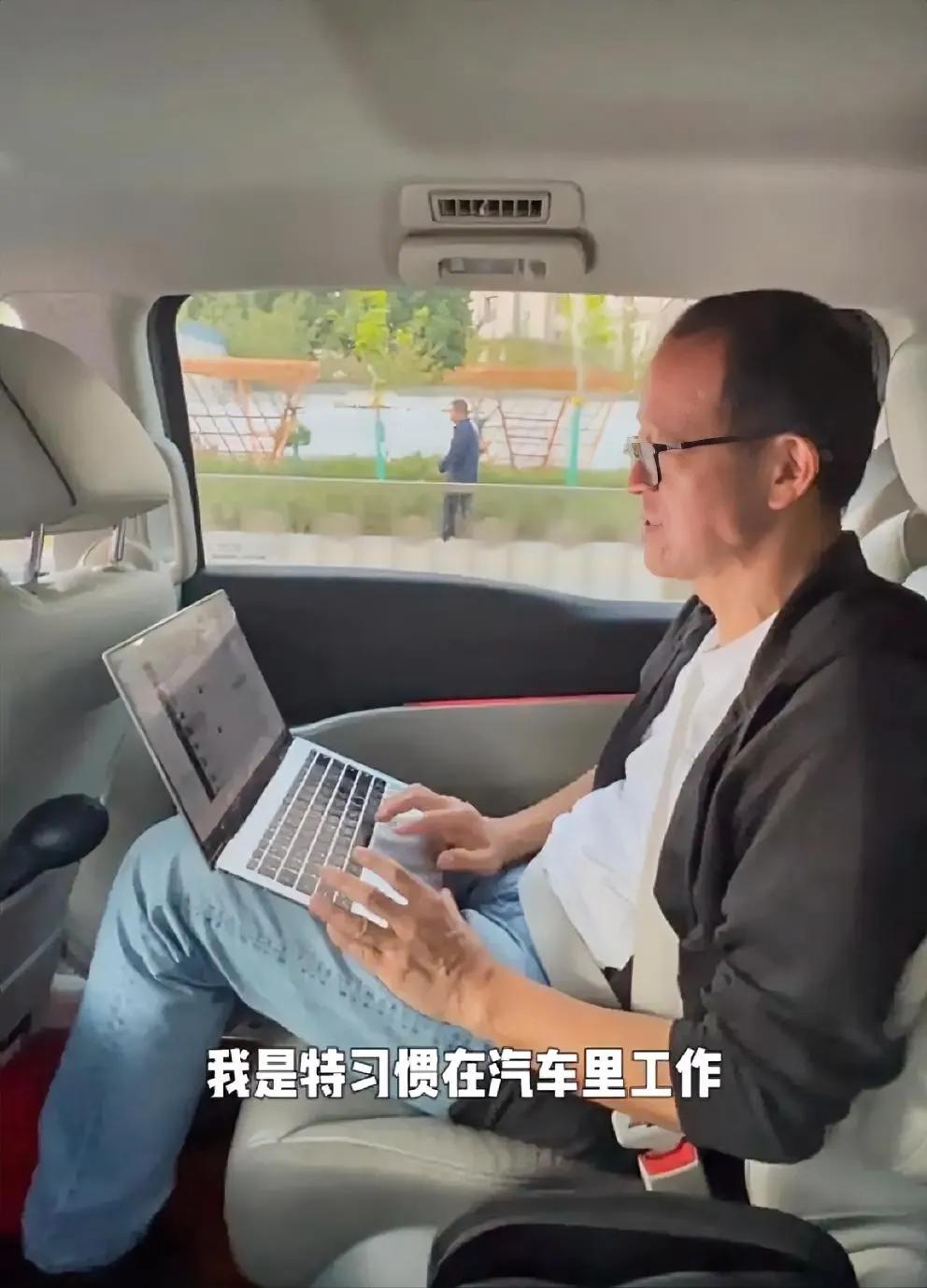 俞老师太拼了，坐个车还要写书，竟然有一半的书都在颠簸起伏的车上写过的，俞老师这么