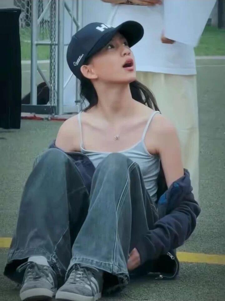 黄磊12岁二女儿！ 网友:戴假发的黄磊 