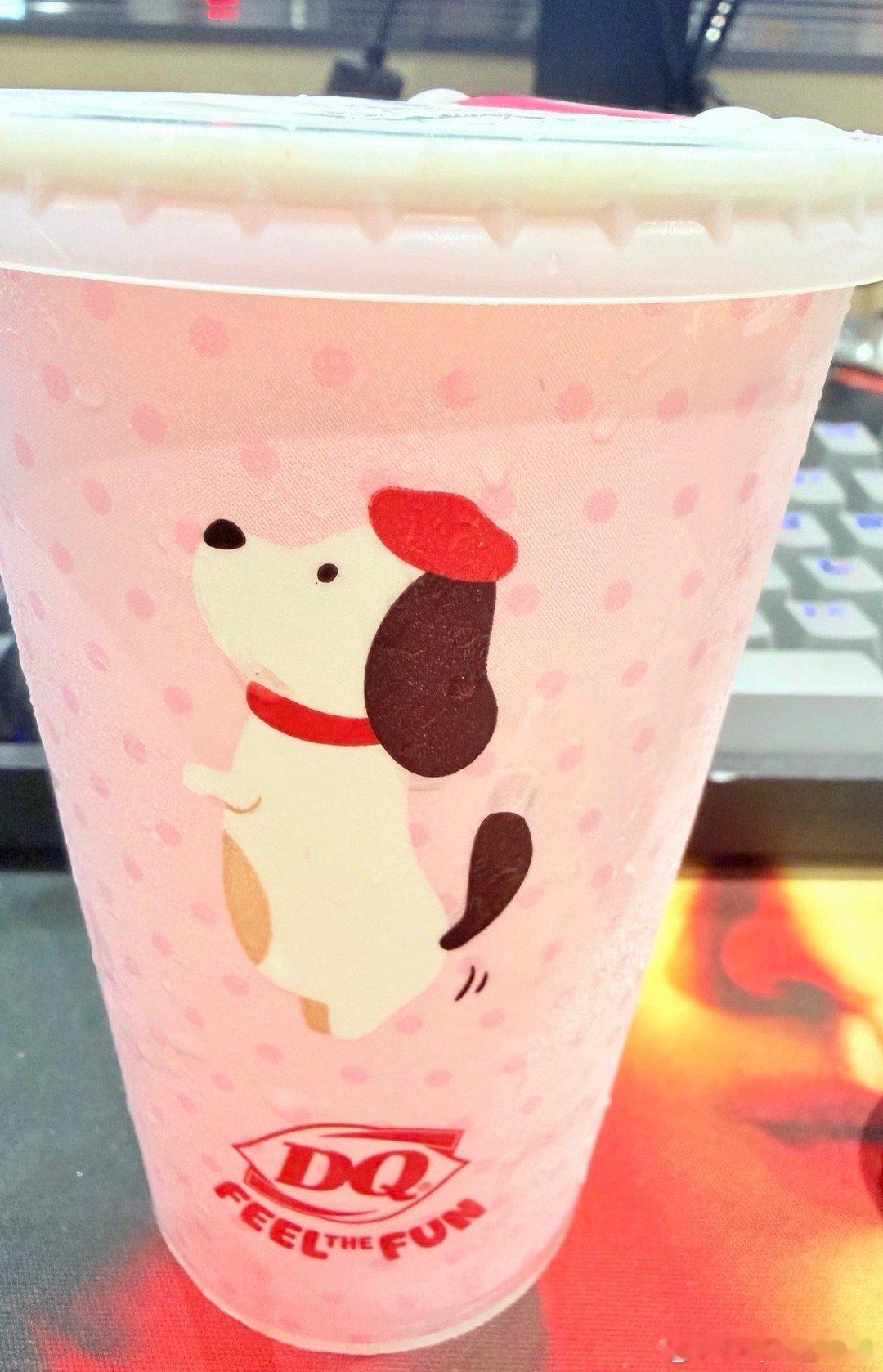 下午甜点，冰淇淋。 