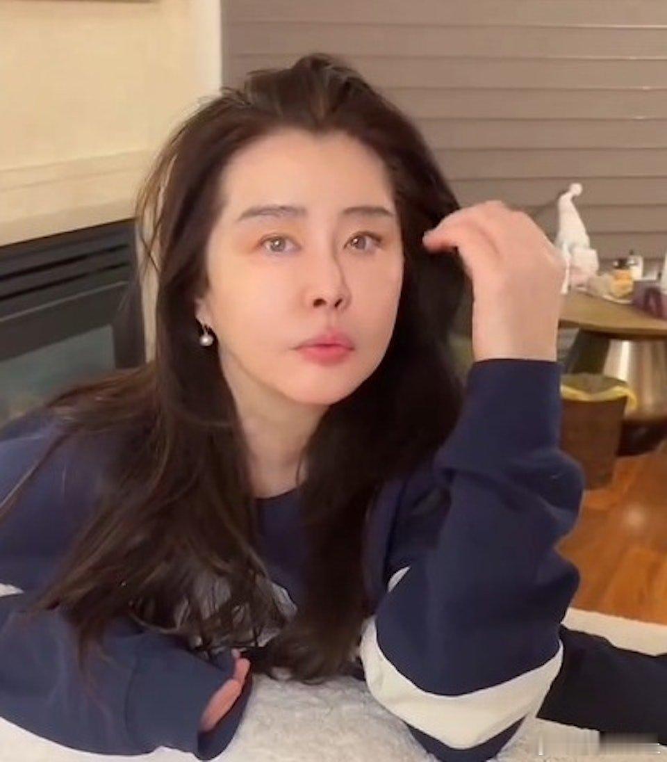 有「亞洲第一美女」之稱的王祖賢現長居加拿大生活，過着潛心修佛的低調生活，惟去年她