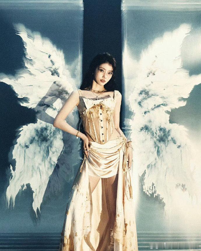 沈小婷新歌3套造型沈小婷新歌三套造型反差感好强，风格来回切换，每种气质都完美拿捏