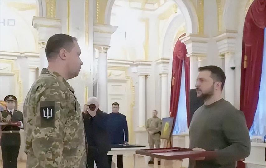 2026年刚开年，乌克兰这边泽连斯基大刀阔斧换国防部长、动情报系统核心人物，那边