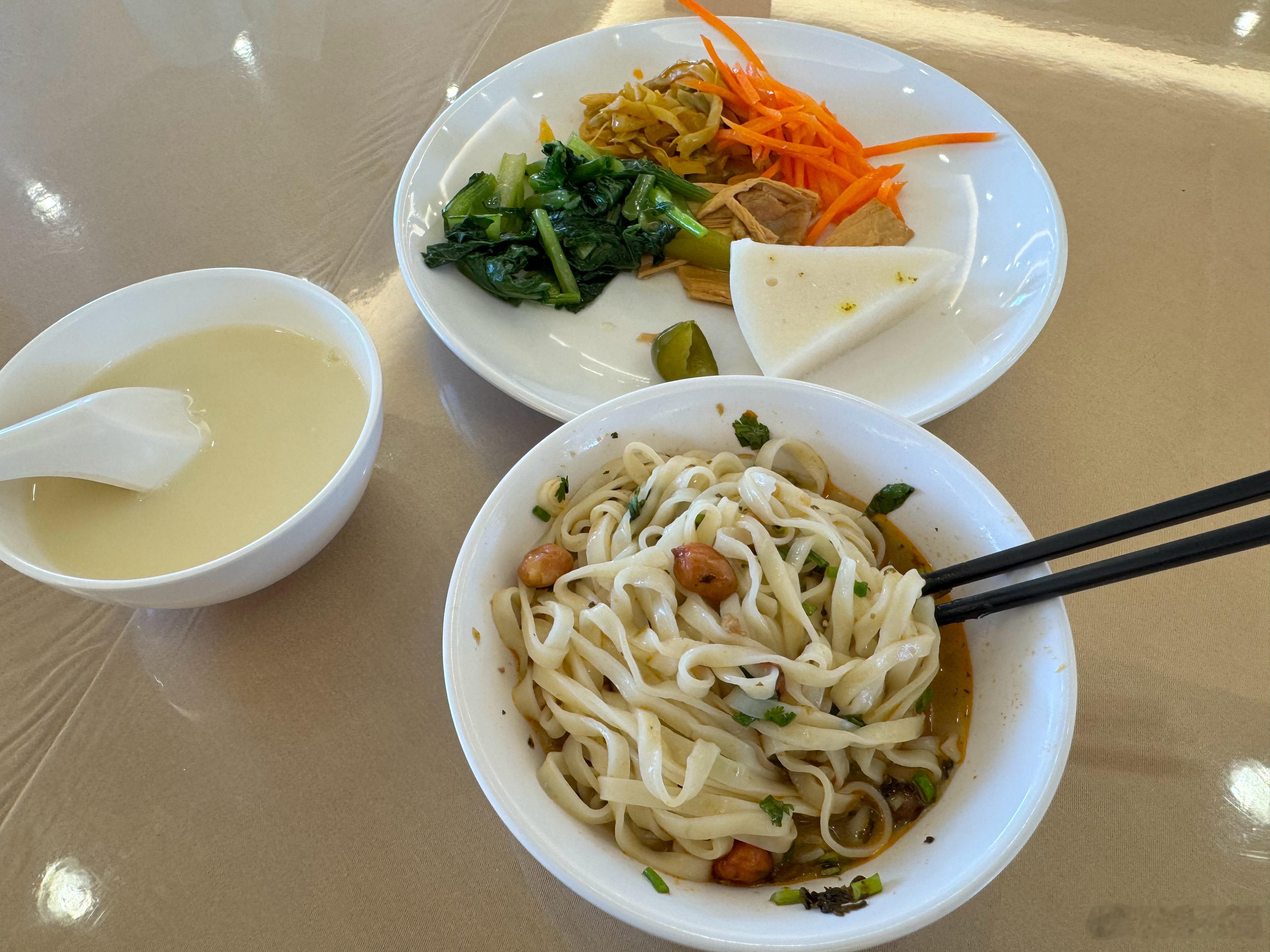 在交通部党校吃个早餐，今天在这儿讲课 三河·中共交通运输部党校