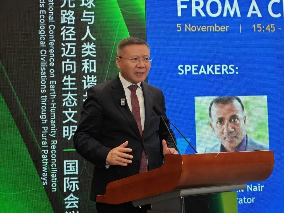 张维为教授受邀到苏州演讲。
11月5日，复旦大学张维为教授到苏州走了一趟。张教授