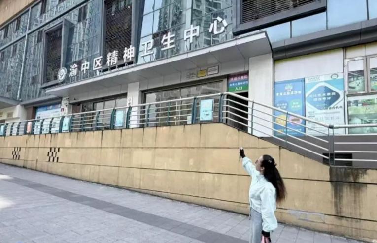 “有时候真的不想活了”——就因为向医生诉苦时说了这句话，重庆女子潘红英先后两次被