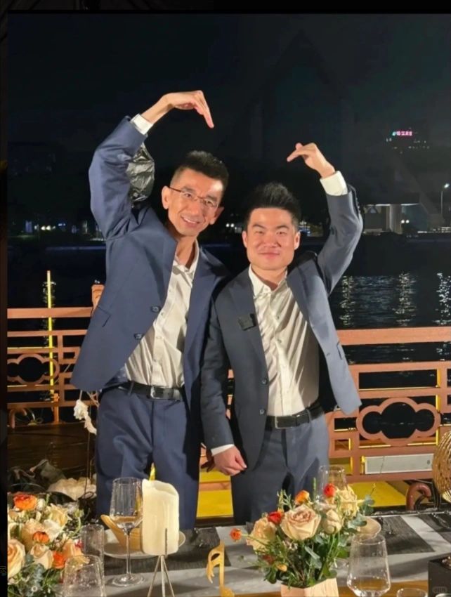 对比董宇辉升职与孙东旭免职文件，高下立判