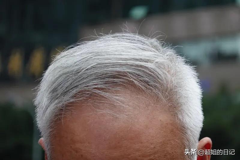 加油，我一定会越来越好的，
最近白头发突然增加了很多
说明我内心压力很大
实际我
