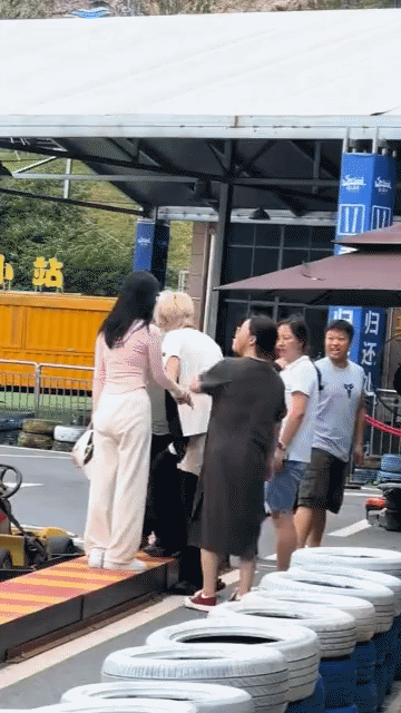 为什么小姑娘容易被小黄毛骗走，因为小黄毛打架是真的给力啊[笑哭]