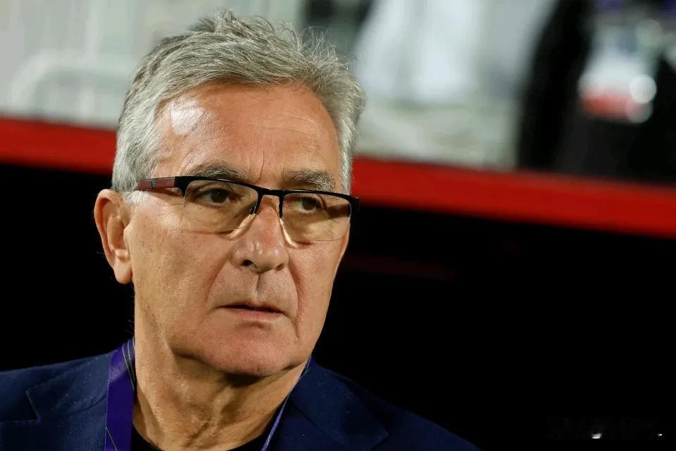 病急乱投医，为国足支招，或可助国足晋级18强。
  立即解雇伊万科维奇，高薪聘用