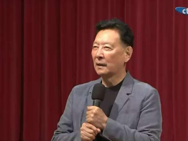 赵少康惊慌失措，居然遭到检方起诉！
 
说白了，赵少康涉嫌亮票被起诉，痛失了往日