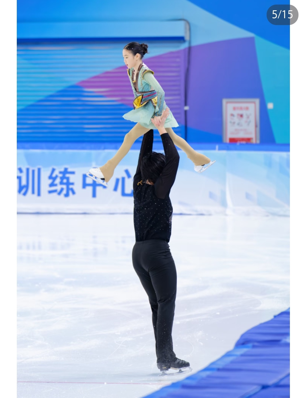 这俩的体型差，双滑？一个十六岁，一个九岁？