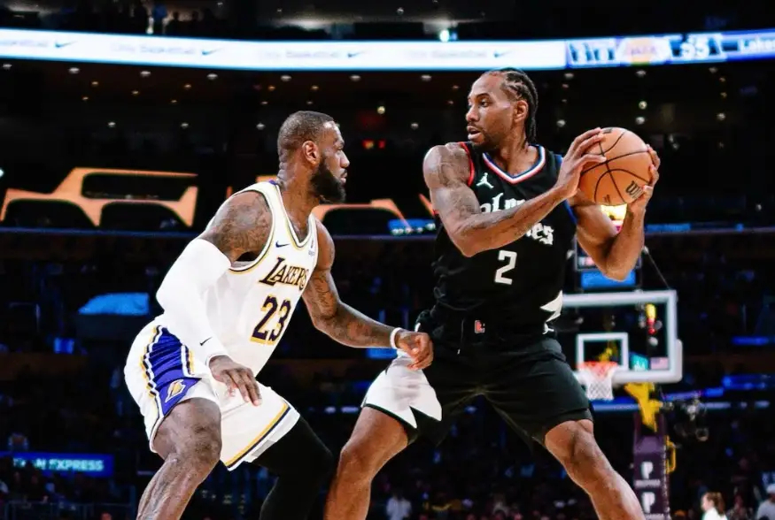 伦纳德在全明星赛前因伤缺席，导致快船在这段时间内的表现下滑。本赛季他为快船出场3