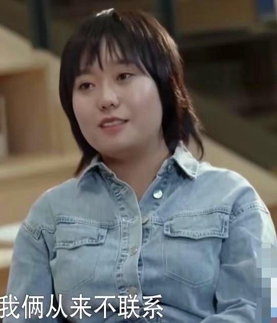 “最近要严于律己，天冷记得添衣。”李雪琴谈起家人时，说父亲总是这样提醒；而与母亲