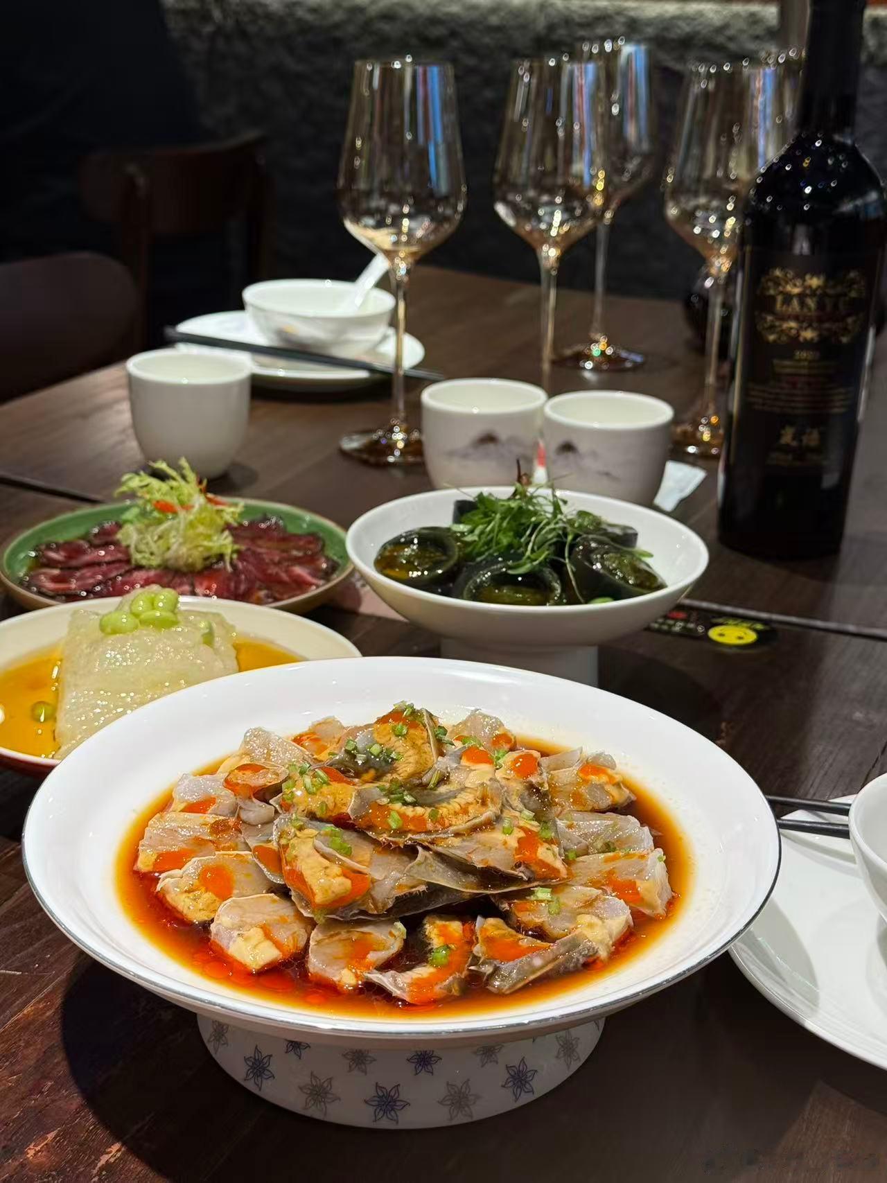 主持小钰晒照：出门吃好吃的了，你们呐？