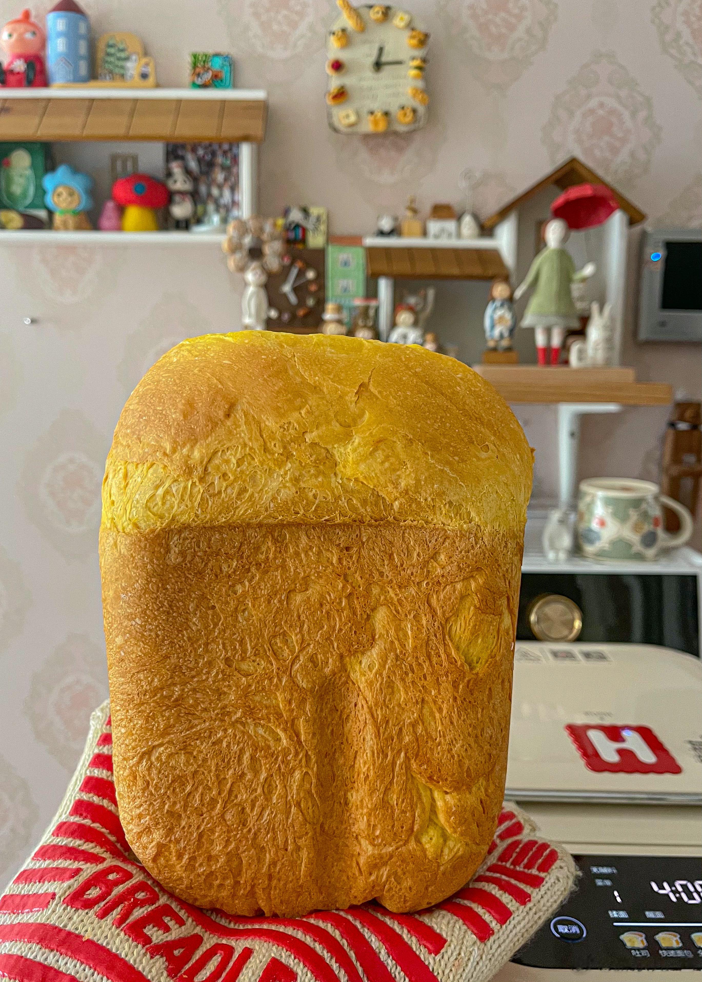 南瓜吐司（海氏面包机版）一键自动做出美味的面包，只需要投料0难度0失败。金黄色超